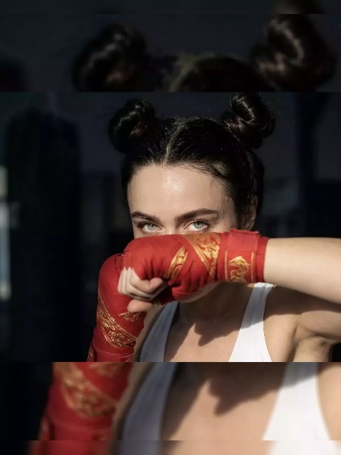 Я чемпионка России по кикбоксингу 🥊🥊🥊🔥 и дважды носила чемпионскую корону Москвы 🏆💥. Мои удары — страстные, как мои поцелуи💋💋💋👄👄🫦🫦🫦🫦, а т...
