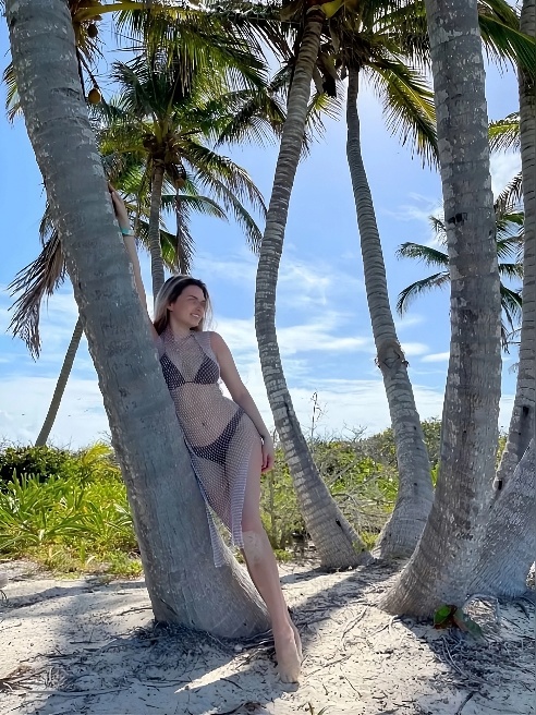 ария, 27 — твоя живая SEXY блонда, где каждое фото — зеркало реальности, без фильтров и лжи! 📸🔥Я — твой онлайн-мираж, который материализу...