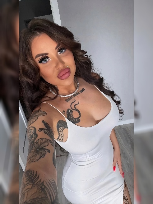 💕 Подтянутая малышка с упругой попой и шикарными 🍒 очень многое умею и с удовольствием это тебе продемонстрирую!

💕 Обожаю секс, а еще бо...