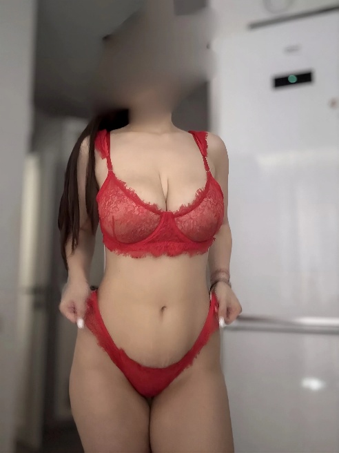 Отдаюсь процессу полностью, обожаю то что делаю, готова на эксперименты 😛Очень нежная, внимательная и приятная в общении.
			
				var txt...