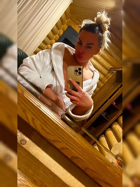 Просто посмотри на мои шикарные формы и моё красивое лицо🥰



На мои мягкие губки, а потом представь их на своём возбуждённом члене, кото...