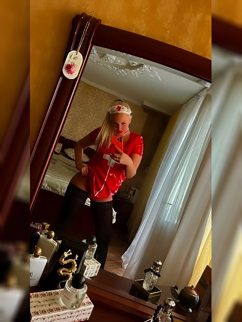 Просто посмотри на мои шикарные формы и моё красивое лицо🥰



На мои мягкие губки, а потом представь их на своём возбуждённом члене, кото...
