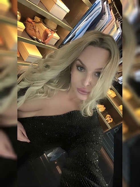 Просто посмотри на мои шикарные формы и моё красивое лицо🥰



На мои мягкие губки, а потом представь их на своём возбуждённом члене, кото...