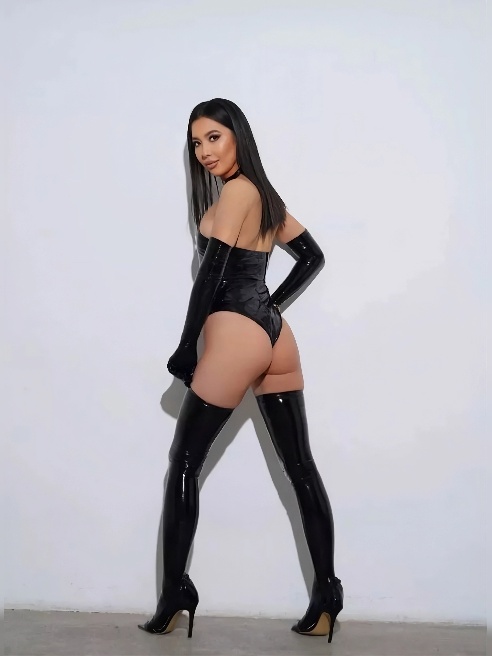 💋 Я нежная и чувственная, но в то же время страстная и развратная! 



Минеты и ласки — моё всё 💋 Люблю обнимать, делать массаж и дарить...
