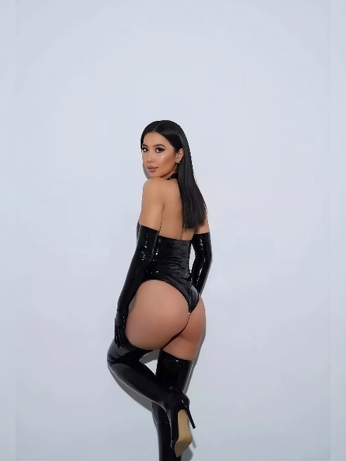 💋 Я нежная и чувственная, но в то же время страстная и развратная! 



Минеты и ласки — моё всё 💋 Люблю обнимать, делать массаж и дарить...
