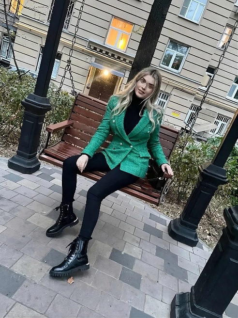 Только сегодня я здесь… и, кажется, именно для тебя 🌹

Маленькая блондиночка с огромными глазами и губами, которые уже шепчут твоё имя. Ф...