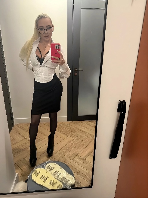 Я встречу тебя в шикарном нижнем белье, учитывая твои пожелания💯  горящие глаза и обворожительно милая улыбка ☺ 🤭

В моих апартаментах те...