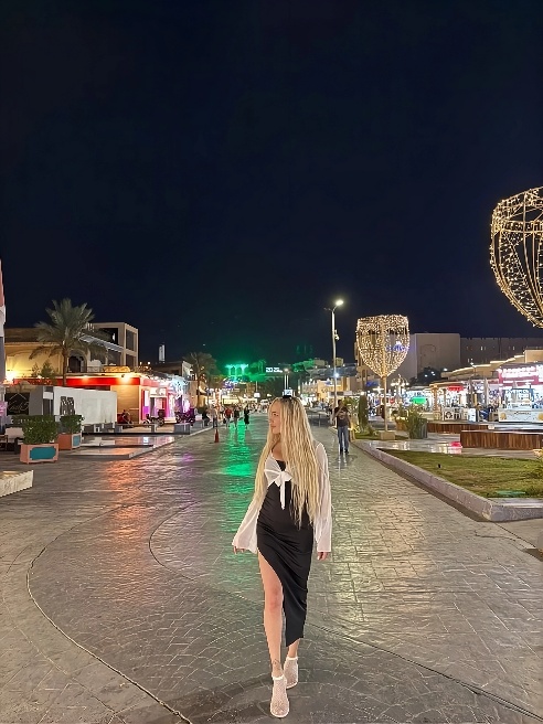 Я встречу тебя в шикарном нижнем белье, учитывая твои пожелания💯  горящие глаза и обворожительно милая улыбка ☺ 🤭

В моих апартаментах те...