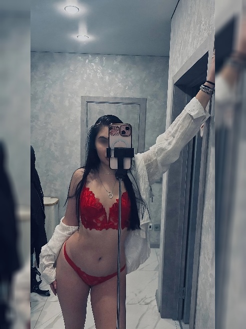 Меня зовут Мирабелла)

💕 Темпераментна, очаровательна, опытна, без комплексов и короны на голове

Обожаю мужчин, щедрых, ухоженных, вежли...