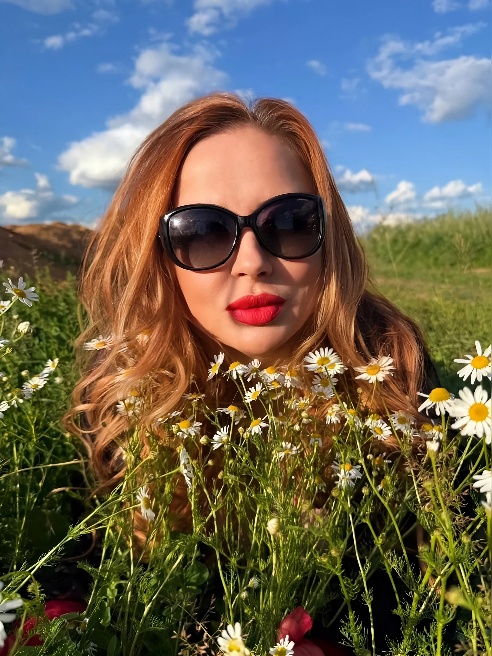 Хочешь, я расскажу тебе, что мы будем делать?
А может мне напишешь о своих нескромных фантазиях?
С удовольствием оценю твои фотки и вид... Хочешь, я расскажу тебе, что мы будем делать?
А может мне напишешь о своих нескромных фантазиях?
С удовольствием оценю твои фотки и вид...