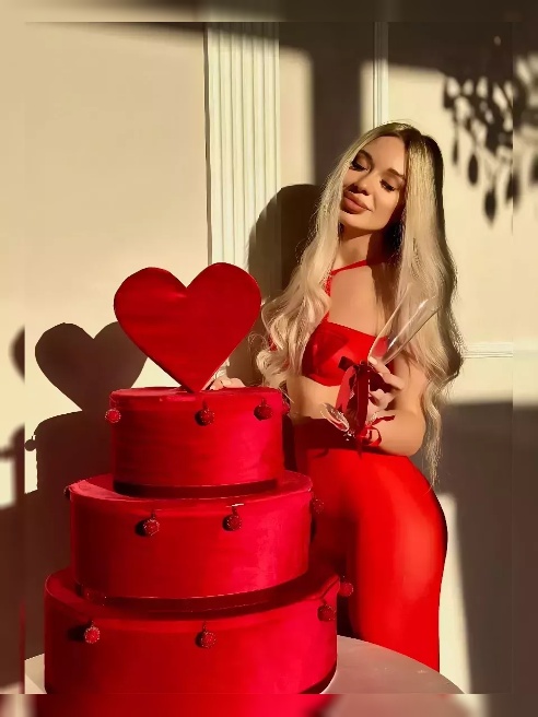 Испытай настоящий экстаз с нежной и развратной девочкой😉❤

В общении я открыта, веселая и немного кокетливая — всегда готова поделиться у...