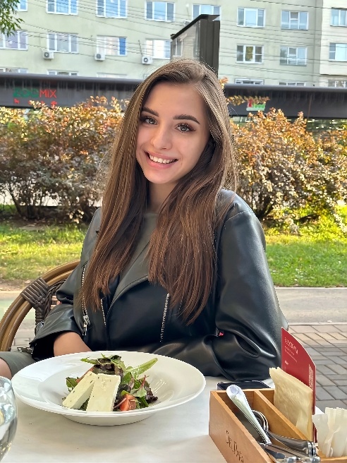 Я — твоя сладкая тайна, о которой ты будешь мечтать по ночам. 💋

Могу быть нежной, как шелк, или горячей, как пламя, — всё зависит от тог...