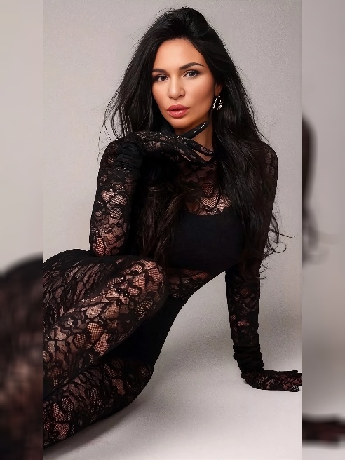 Всем привет 😘

Буду рада новым знакомствам 

Люблю секс ласки 

