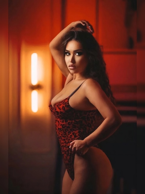 Я безумно скучаю без твоих горячих прикосновений 😻 Давай встретимся и сделаем этот вечер незабываемым. Мы можем начать с чего-то приятног...