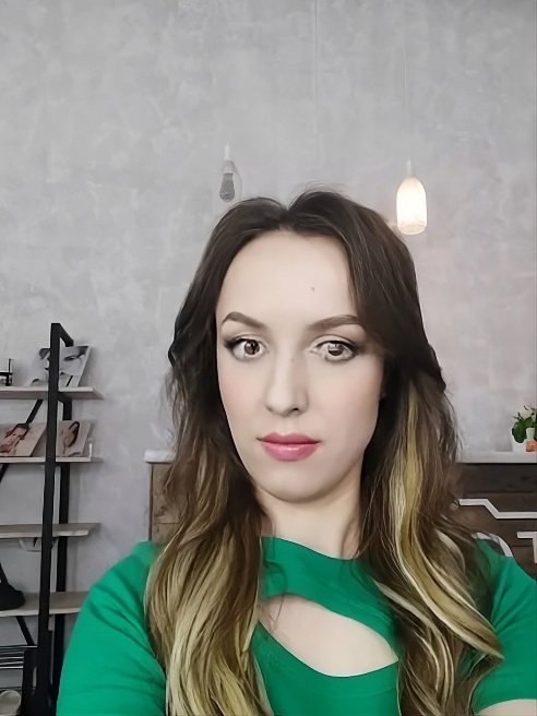Привет, меня зовут Даша Мурр, и я очень люблю секс. Хотя нет, не просто люблю я им живу! Моё утро должно начинаться сочного, слюнявого ми...