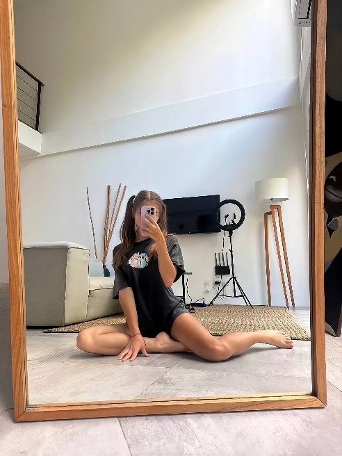 New girl! Юность, нежность, натуральность и неиспорченность… 



Привет, меня зовут Лея и мне только-только исполнилось 18 лет, в жизни я...