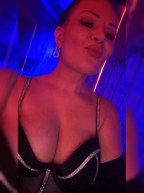 Здравствуй, дорогой 🥰





Рада приветствовать тебя на своей анкете 💋 мои фото и видео реальные(больше фото смотри в других анкетах, у ме...