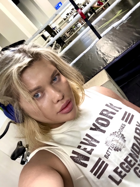 Тяжелоатлетка.Чемпионка Москвы по bodyfitness ,КМС.

          Я хорошая,комфортная,темпераментная:)  





 📌Отвечу только на уважительн...