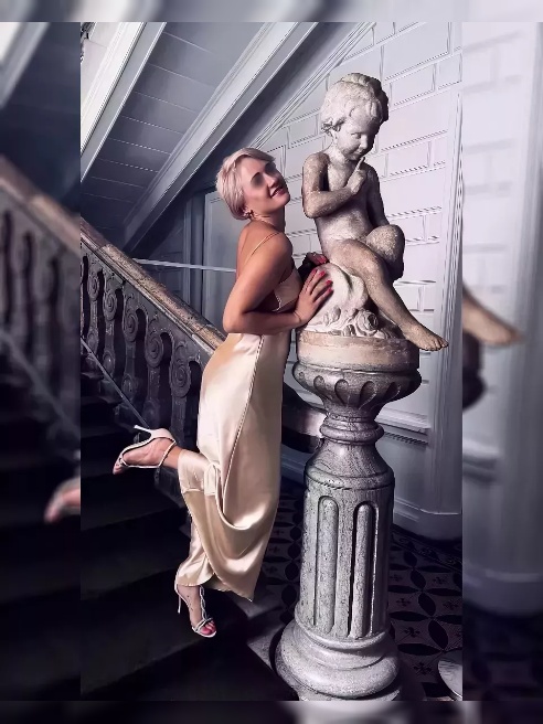 💎 Я изысканная и притягательная, умею превратить встречу в настоящее искусство. В каждом моём взгляде и движении — страсть, женственность...