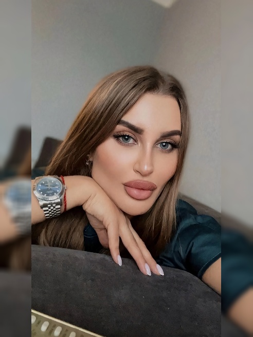 Что вы почувствуете:



• Сильное телесное возбуждение и плотный контакт с первых минут.

• Женщину, которая ведёт и усиливает ваши желан...