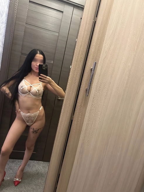 Стану для тебя нежной, страстной и похотливой бестией🔥 Мои движения будут игривыми и сексуальными, заставляя тебя забыть обо всем, кроме...