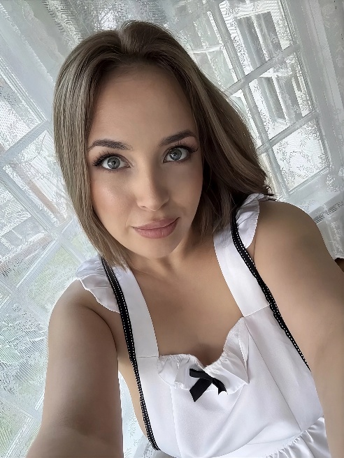 Словно волшебница, обладающая неограниченной силой над вашими чувствами и фантазиями. Шагните в мой мир, и вы больше никогда не захотите...