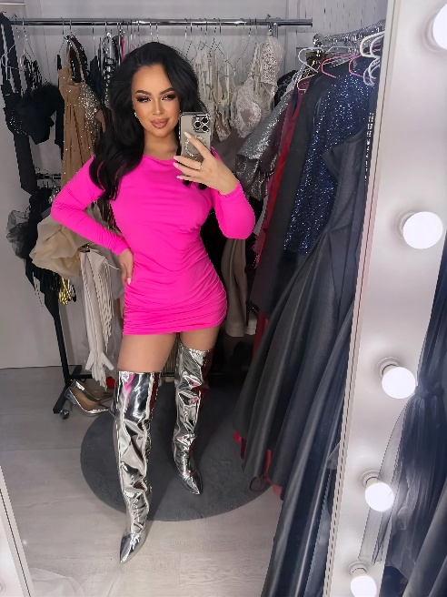 Инди? -да!✅ салон?-Нет!❌ Подружек-Нет!❌

💖Привет, дорогой мой мужчина, меня зовут Алина!💖

Я милая и нежная🥰🥰внутри скрывается страстная...