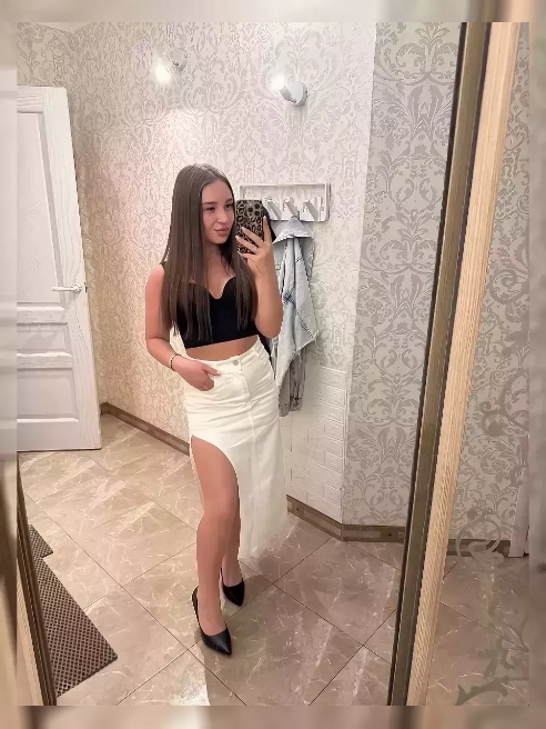 Я хочу, чтобы ты целовал меня так, чтобы я забывала обо всём. 💋

Твои губы на моём шее, твои руки скользят вниз, и я уже вся горю.

Мне н...