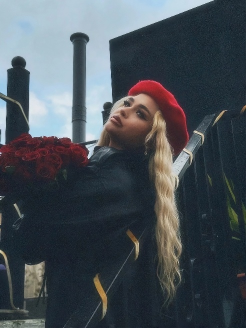 Привет, дорогой! 🍭

Я — твоя блондинка с умопомрачительными формами 93/72/98, пышной грудью 2 и соблазнительной, упругой попкой 🎀.

Всегд...
