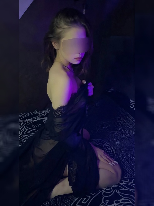 🌙 Иногда я представляю нашу встречу.

Вечер, мягкий свет, воздух полон ожидания. Я немного волнуюсь — ведь всё новое, неизвестное, но нев...