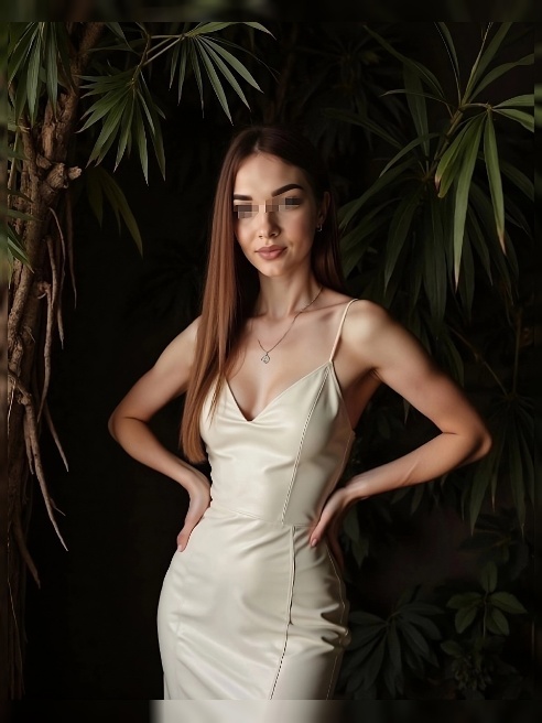 Я — Аня, мне всего 21, и я только ступила в этот мир запретных удовольствий... Но уже жажду попробовать всё! Я трепетная и нежная на перв...