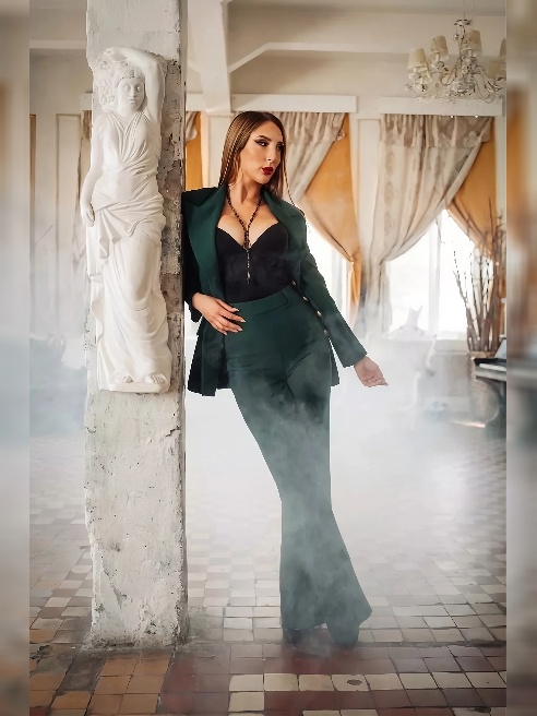 Пламя желания 🔥💋
Я подхожу ближе, позволяя тебе почувствовать жар моего тела… мои губы так близко к твоим, но я еще не позволяю им сопри... Пламя желания 🔥💋
Я подхожу ближе, позволяя тебе почувствовать жар моего тела… мои губы так близко к твоим, но я еще не позволяю им сопри...
