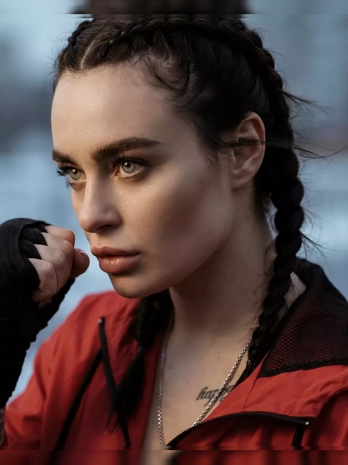 Я — чемпионка России по кикбоксингу 🥊🥊🥊🔥 и дважды носила чемпионскую корону Москвы 🏆💥. Мои удары — страстные, как мои поцелуи💋💋💋👄👄🫦🫦🫦🫦, а...