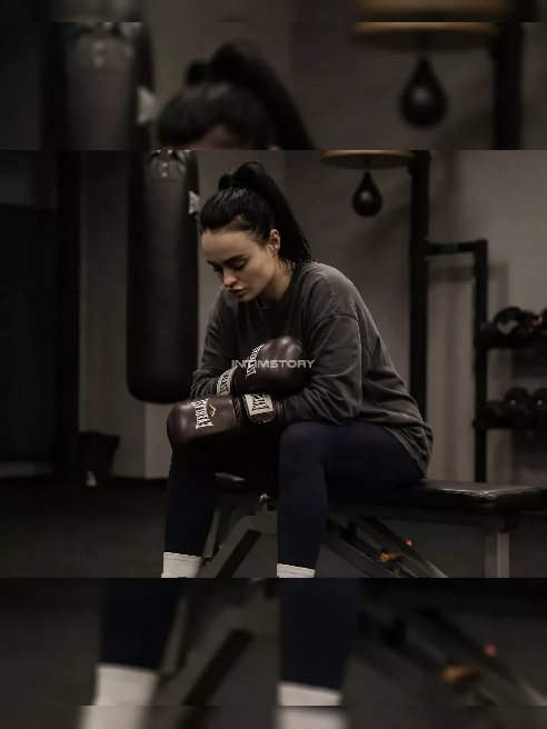 Я — чемпионка России по кикбоксингу 🥊🥊🥊🔥 и дважды носила чемпионскую корону Москвы 🏆💥. Мои удары — страстные, как мои поцелуи💋💋💋👄👄🫦🫦🫦🫦, а...