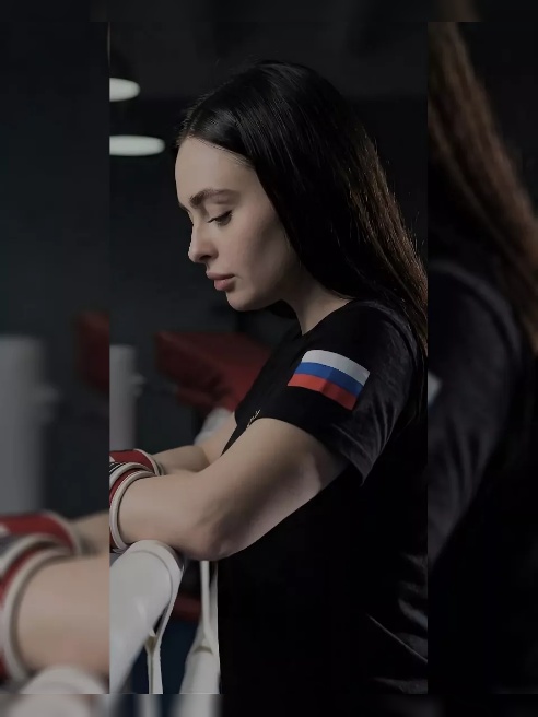 Я — чемпионка России по кикбоксингу 🥊🥊🥊🔥 и дважды носила чемпионскую корону Москвы 🏆💥. Мои удары — страстные, как мои поцелуи💋💋💋👄👄🫦🫦🫦🫦, а...