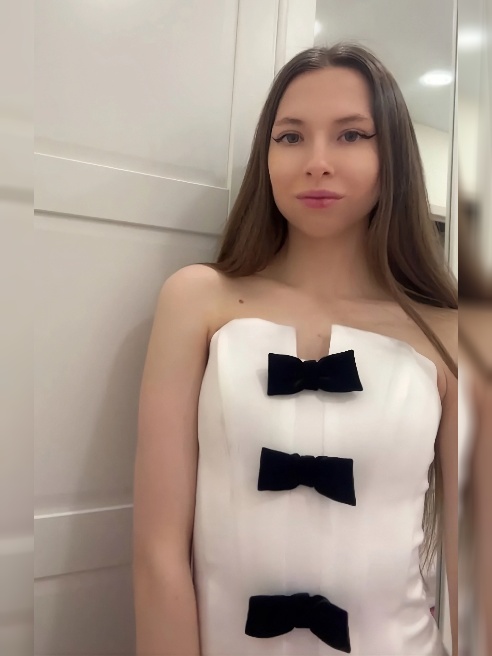 Люблю флирт до мурашек, жаркие взгляды и те ночи, когда дыхание сбивается от удовольствия! Могу быть сверху, снизу, в любой позе, где уго...