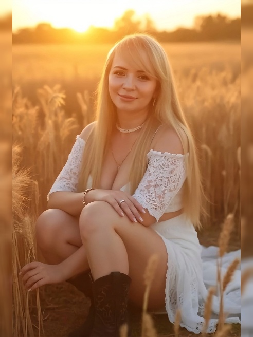 Здравствуй ! Меня зовут Женя, готова приехать к тебе в гости или пригласить к себе. \r\nБез лишних заморочек, без комплексов и без пробле...