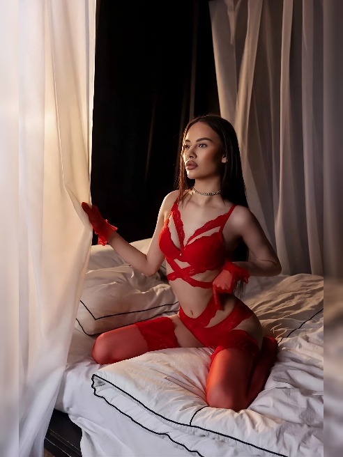 20-летняя брюнетка с каре ждёт тебя, чтобы согреть эту ночь 🤤 Моя загорелая кожа такая гладкая, что по ней хочется водить губами... А кор...