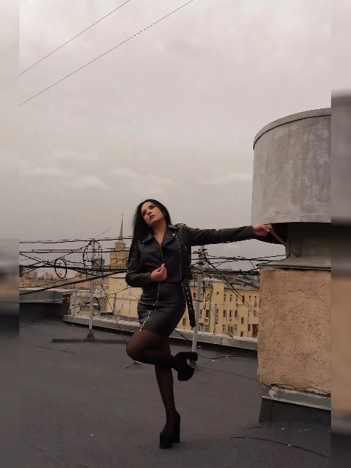 Меня зовут Ирина,встречаюсь индивидуально,живу рядом с метро, буду рада новым знакомствам.Пиши на WhatsApp или обычные смс. 