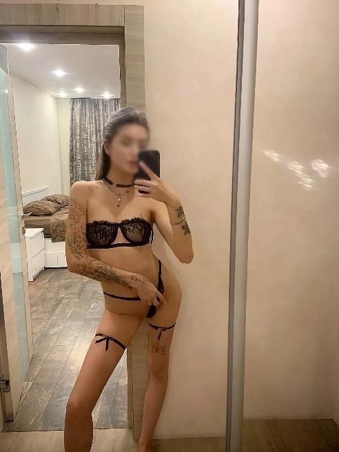 У меня всегда чисто и уютно в апартаментах 🍓

Предложу чай и кофе 💋

А также одноразовые тапочки и всегда чистое, свежее постельное белье...