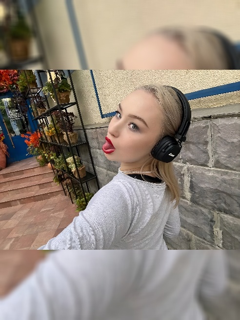 Привет меня зовут Юленька и я впервые тут разместилась 😛

У меня натуральная красота( не силикона , геля в губах и другого тюнинга) , люб...