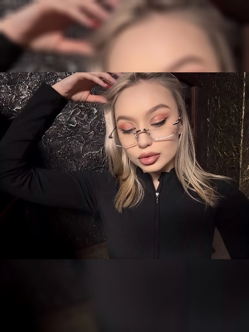 Привет меня зовут Юленька и я впервые тут разместилась 😛

У меня натуральная красота( не силикона , геля в губах и другого тюнинга) , люб...