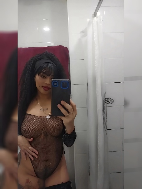 Tengo unas hermosas tetas y un delicioso culo para que te pierdas en el solo ven y verás que mis movimientos van a hacer que te sientas... Tengo unas hermosas tetas y un delicioso culo para que te pierdas en el solo ven y verás que mis movimientos van a hacer que te sientas...