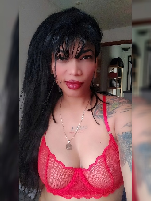 Tengo unas hermosas tetas y un delicioso culo para que te pierdas en el solo ven y verás que mis movimientos van a hacer que te sientas... Tengo unas hermosas tetas y un delicioso culo para que te pierdas en el solo ven y verás que mis movimientos van a hacer que te sientas...