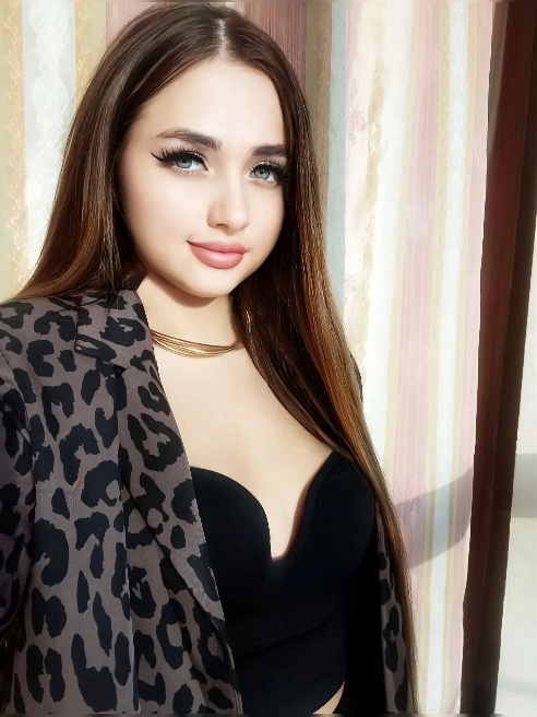 Я опущусь на колени перед тобой🍑🔥, мои глаза встретятся с твоими, и ты увидишь в них огонь желания. Мои губы💋 начнут медленно обхватывать...