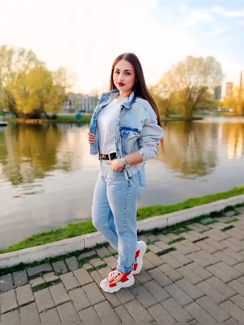 Я опущусь на колени перед тобой🍑🔥, мои глаза встретятся с твоими, и ты увидишь в них огонь желания. Мои губы💋 начнут медленно обхватывать...