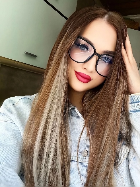 Я опущусь на колени перед тобой🍑🔥, мои глаза встретятся с твоими, и ты увидишь в них огонь желания. Мои губы💋 начнут медленно обхватывать...