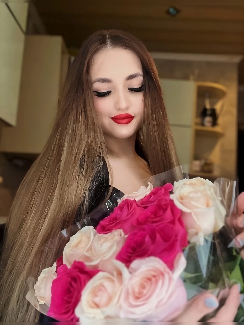 Я опущусь на колени перед тобой🍑🔥, мои глаза встретятся с твоими, и ты увидишь в них огонь желания. Мои губы💋 начнут медленно обхватывать...