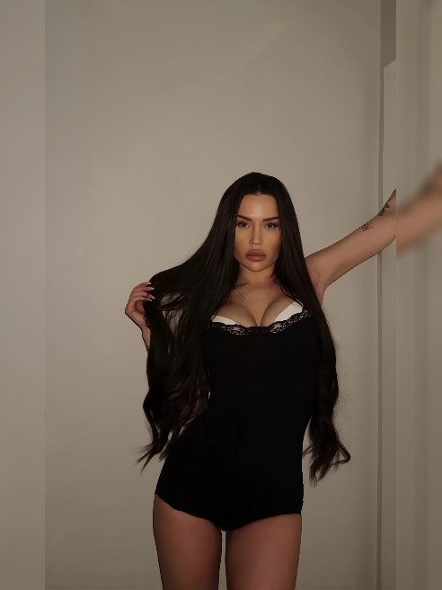 Привет, познакомимся? 💦😇



Я Аня - яркая, жаркая, сочная и игривая 😈 👅девушка с красивой  фигурой и тату.



Обо мне

Молода, красива и...