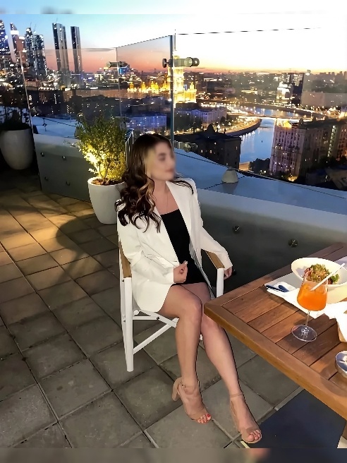 Горячая и дерзкая девочка 😘 Я всегда настоящая и не играю роли. Со мной всё индивидуально — ярко, чувственно и по-разному. Хочешь нежност...